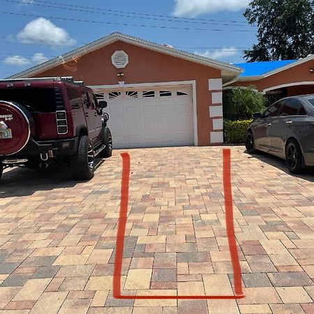 Twelve Oaks Modern Independent Apartment Tampa Exterior foto